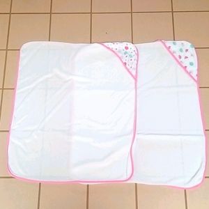 2 hooded baby towels
